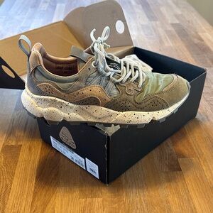 NWT Flower Mountain Yamano, 3 Uni, size 38